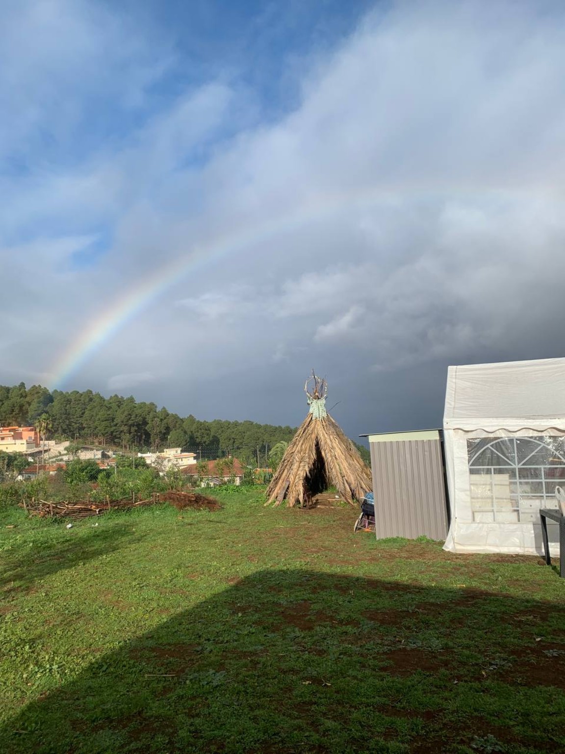 Arcoíris sobre el huerto de Aula Verde