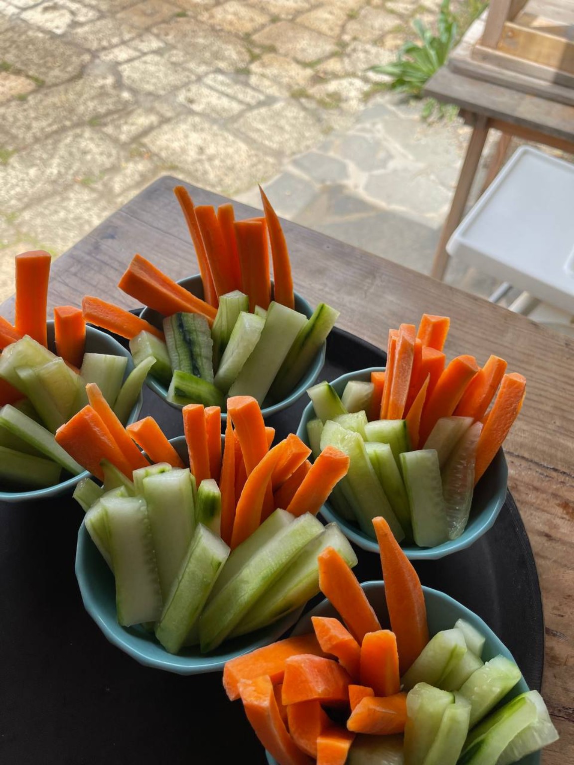 Vasos preparados con verduras frescas